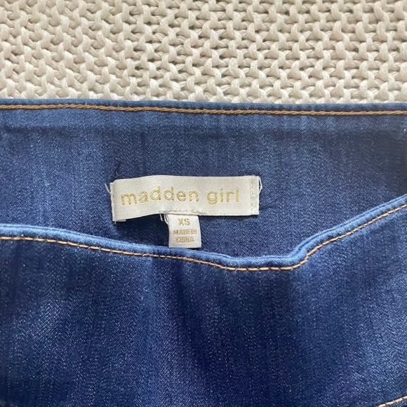 Shorts - Picture 2 of 3